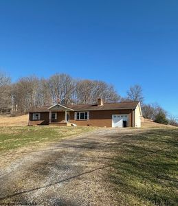 521 Middleville Rd, Bridgeport, WV, 26330