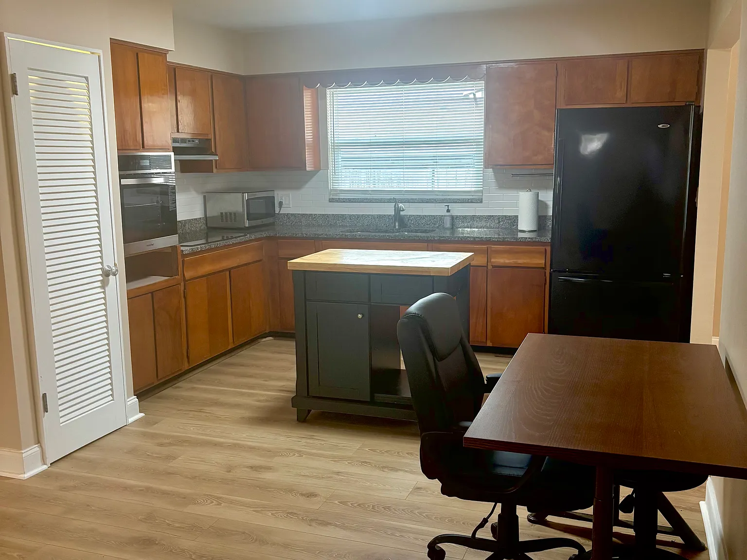 2 bed, 1161 sqft, $1,900 — Photo 4
