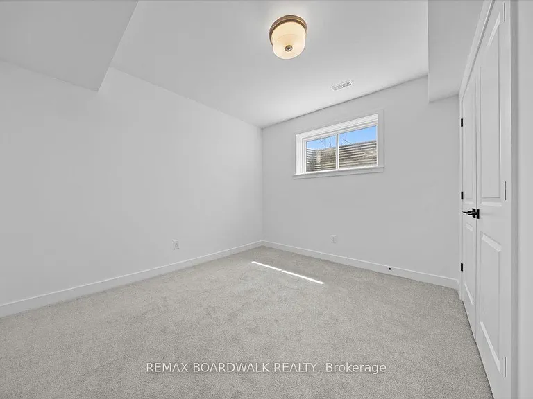 141 Shelleright St — Photo 8