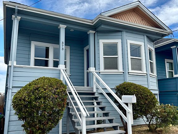 Charming covered front porch.