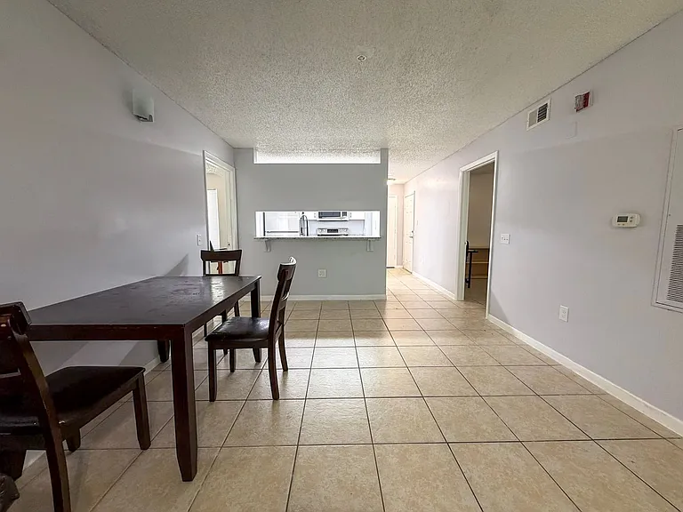 3921 SW 34th St #301 — Photo 17