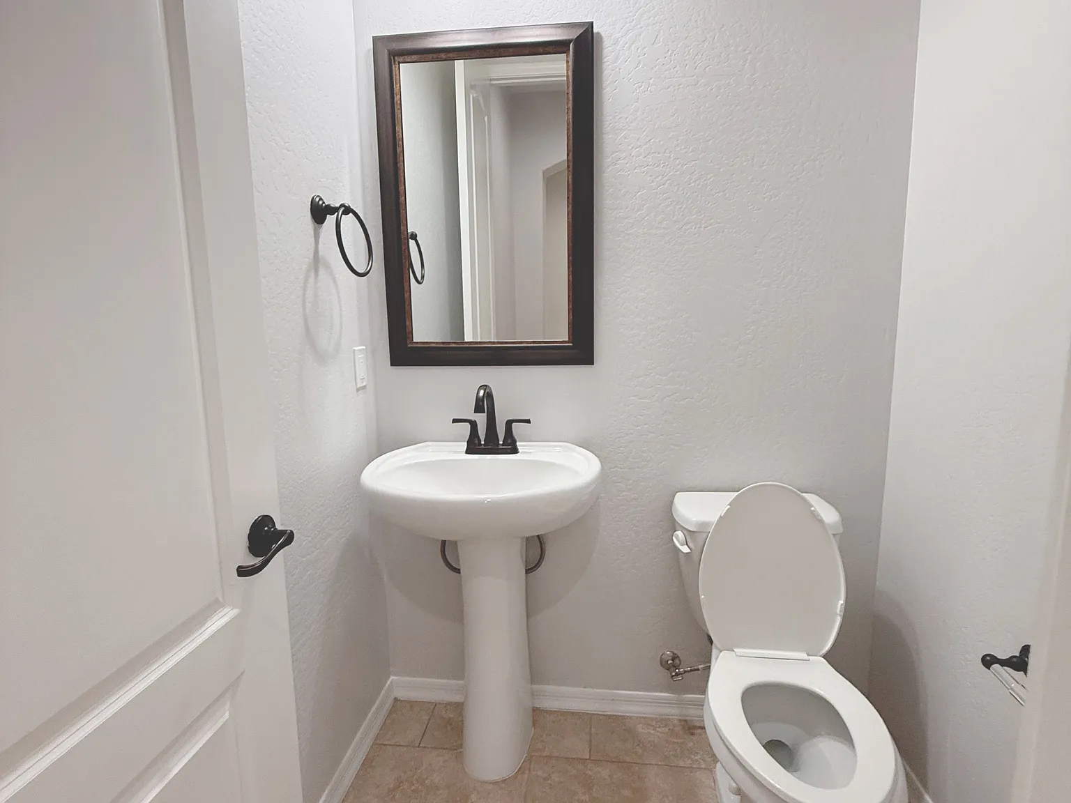 4 bed, 2.5 bath, 2528 sqft, $3,000 — Photo 4