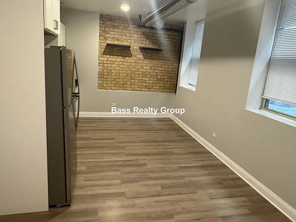 1339 W Greenleaf Ave #4G