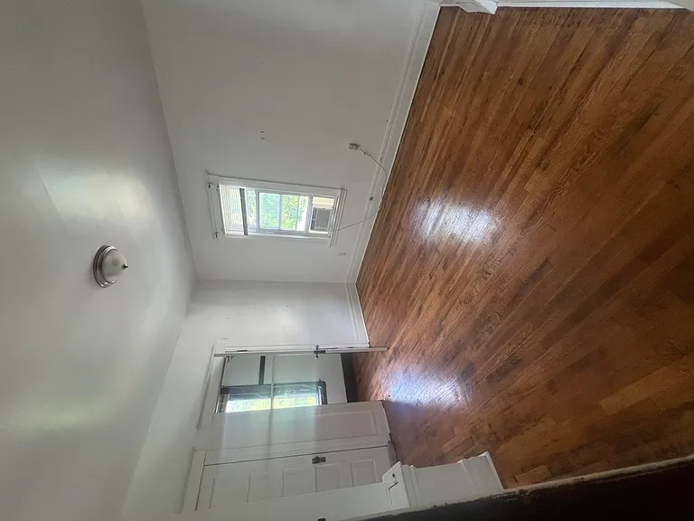 2921 Helen St #UPPER — Photo 10