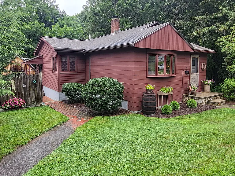 22 Hill St — Photo 2