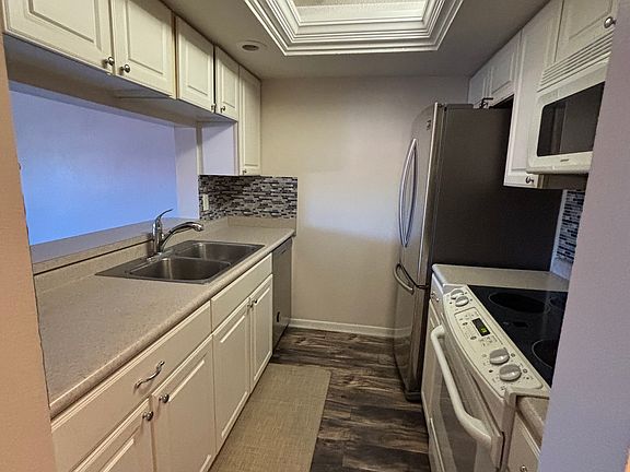 5th image of 2583 Countryside Blvd #208