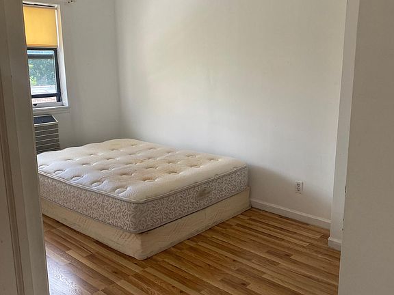 3rd image of 628 E 226th St Floor 1