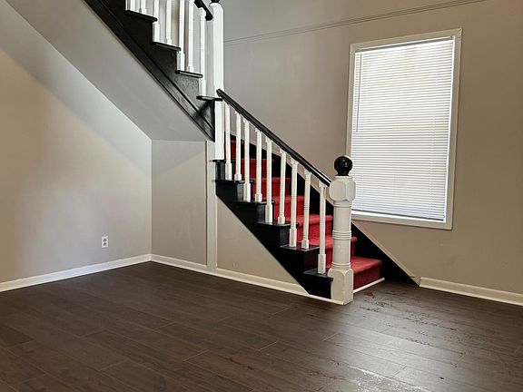 4th image of 415 S Marion Ave #102