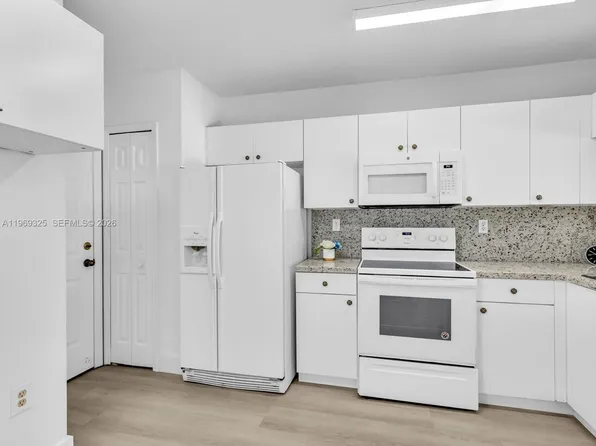 11512 NW 48th Ter, Doral, FL 33178