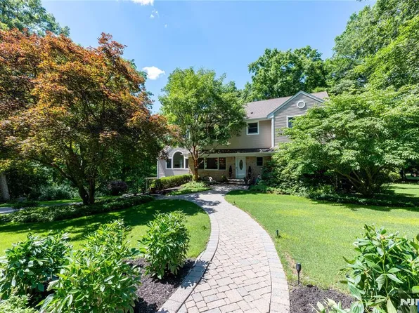 66 Glasgow Ter, Mahwah, NJ 07430