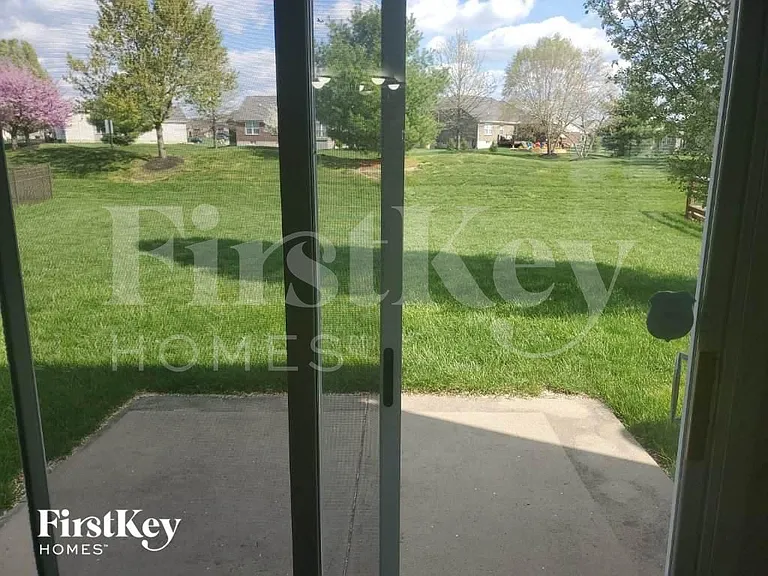 356 Brandon Dr — Photo 8