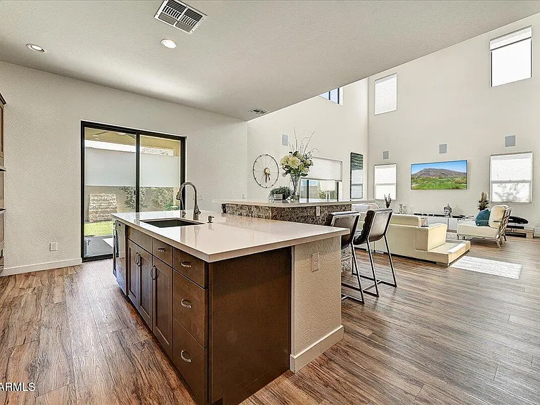 829 E Monte Way — Photo 6
