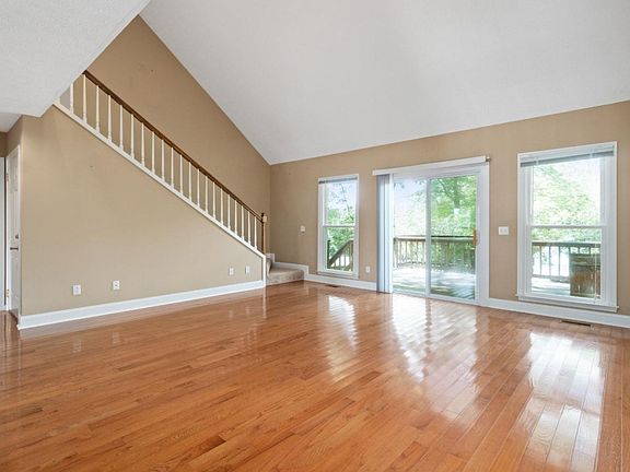 5th image of 1736 Riverhaven Dr