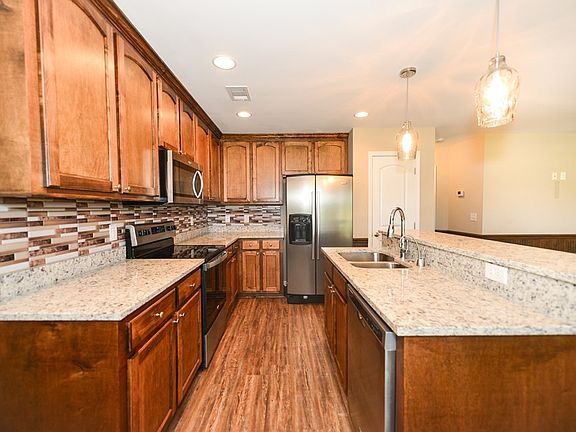 4th image of 2295 Dartmouth Dr