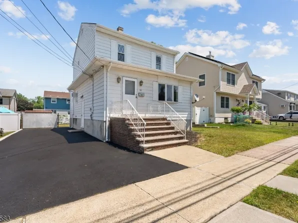 90 Hobart Pl, Totowa Boro, NJ 07512