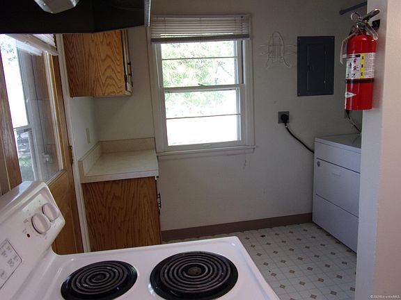 5th image of 1421 Harney St