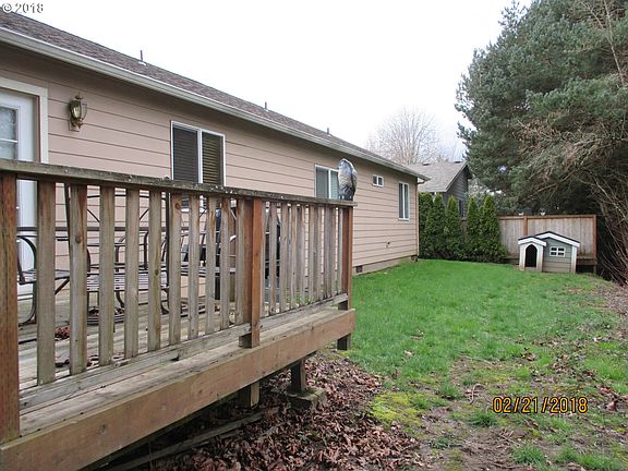 4th image of 843 SE Roberts Ct