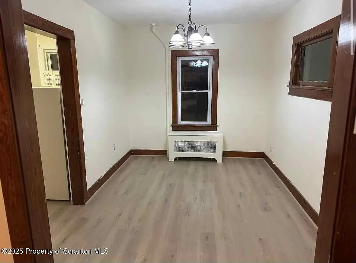 3 bed, 1.0 bath, 1100 sqft, $1,600 — Photo 4