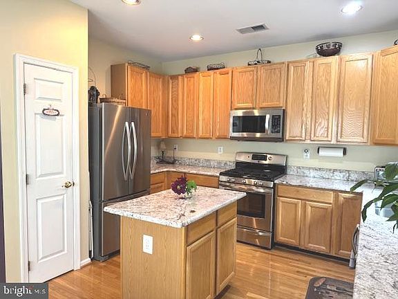 3rd image of 2550 James Madison Cir
