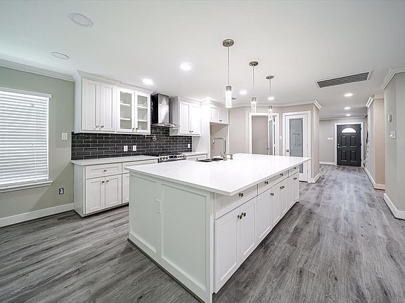 4th image of 2034 Grand Park Dr