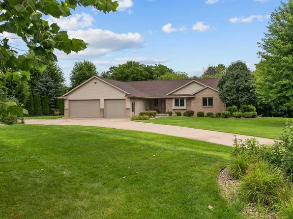 2412 Manitowoc Rd, Menasha, WI 54952