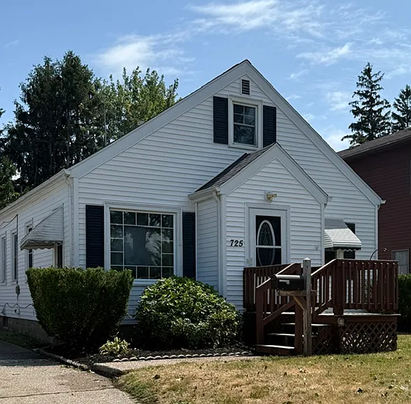 725 Wyoming Ave — Photo 2