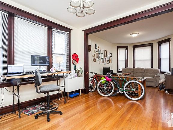 5th image of 2900 W Diversey Ave