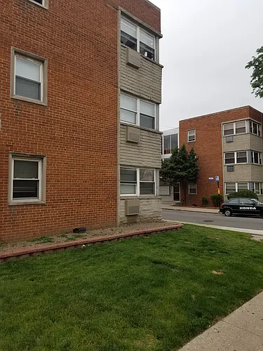 2405 W Balmoral Ave Photo 1