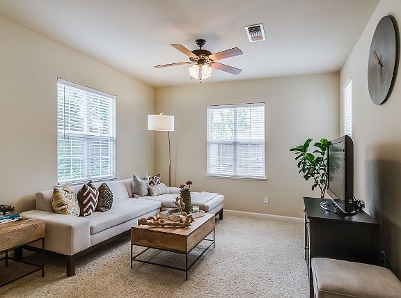 5th image of 142 Talmont Cir