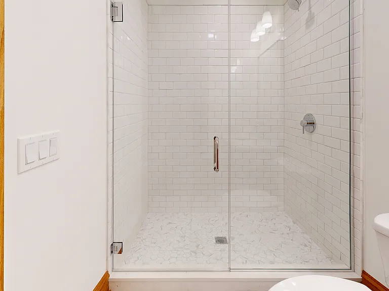 1233 N Hoyne Ave #G — Photo 16