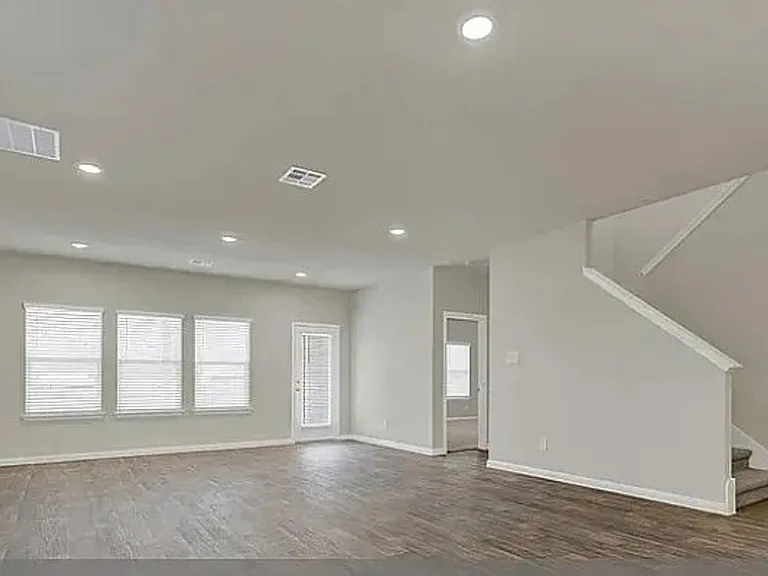 115 Bethpage Dr — Photo 11