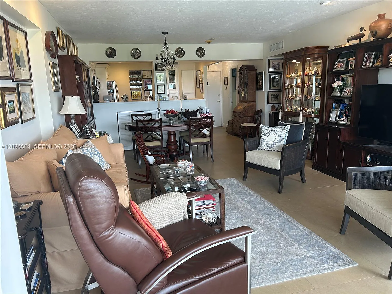 Key Bisc Ambassador Condo — Photo 4