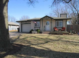 718 N 1st Ave, Mulvane, KS 67110