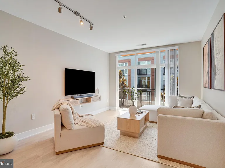 145 Riverhaven Dr #352 — Photo 3