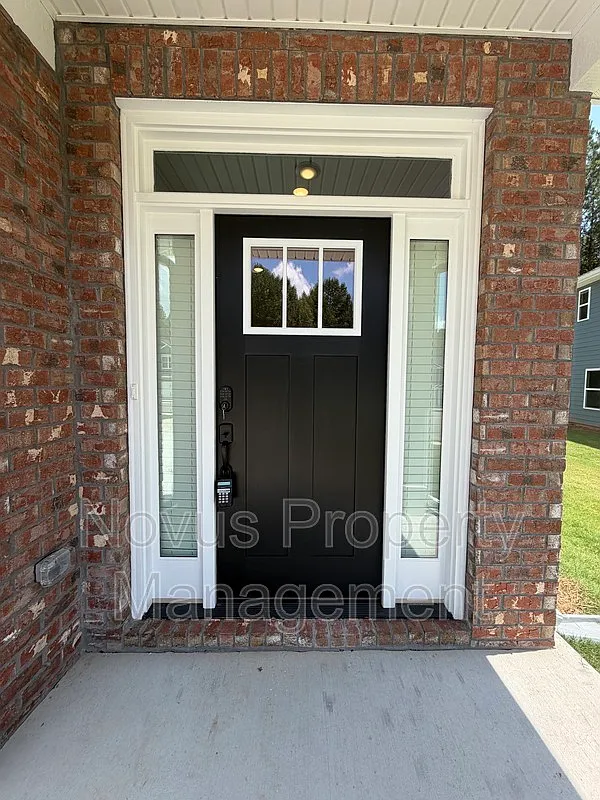 4 bed, 2.5 bath, 2121 sqft, $2,395 — Photo 4