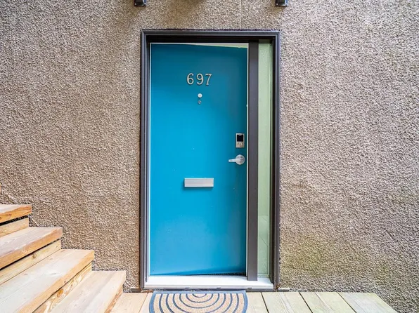 697 Moberly Rd, Vancouver, BC V5Z 4A4