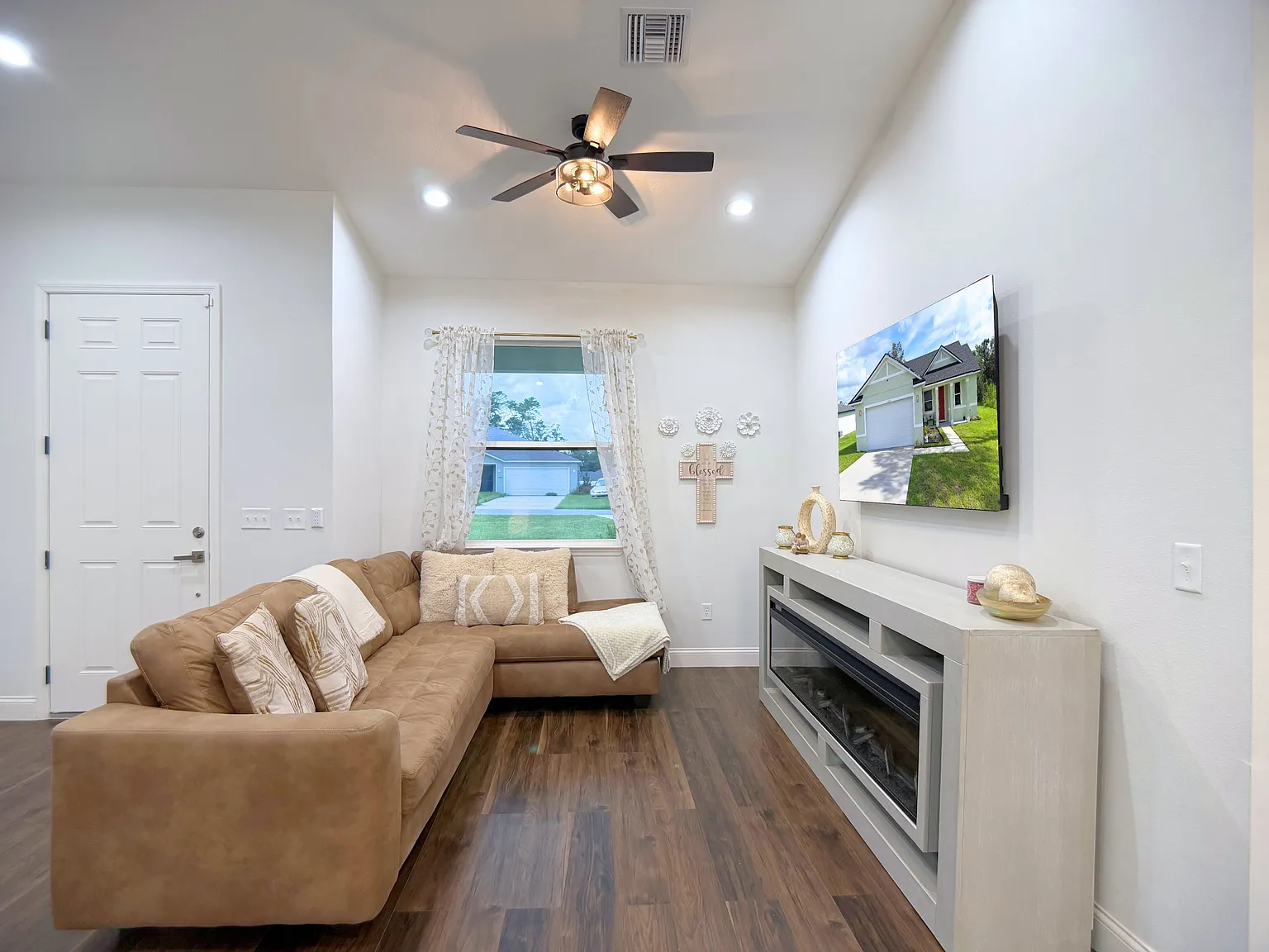 3 bed, 1464 sqft, $2,300 — Photo 4