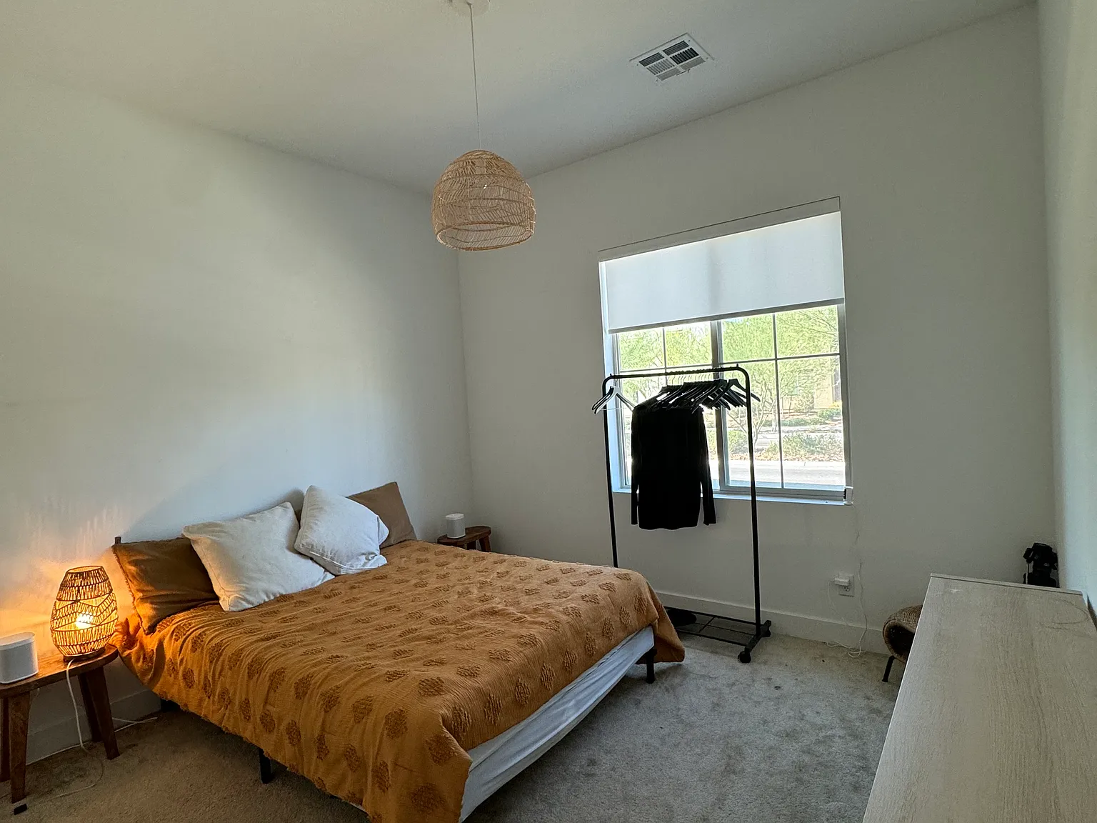 3 bed, 2.5 bath, 2464 sqft, $900 — Photo 2