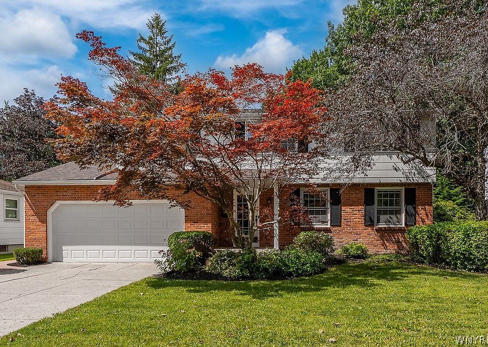 1st image of 490 Sprucewood Ter