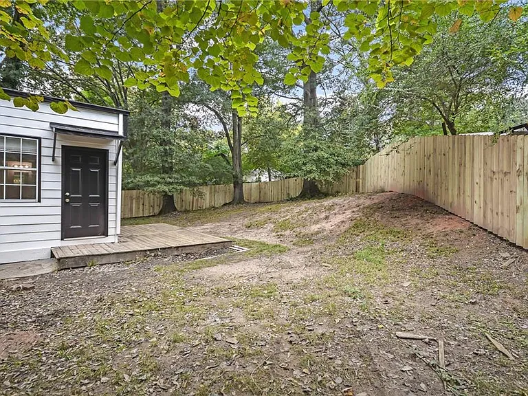 1877 Sumter St NW — Photo 19