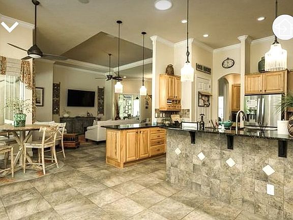 5th image of 22 Clementina Ct