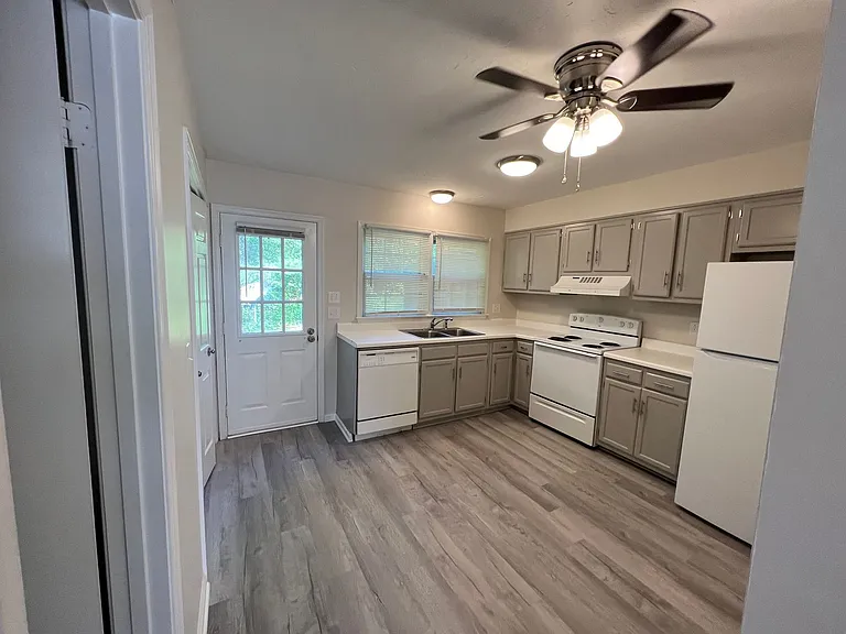 301 E Lake Dr #3 — Photo 3