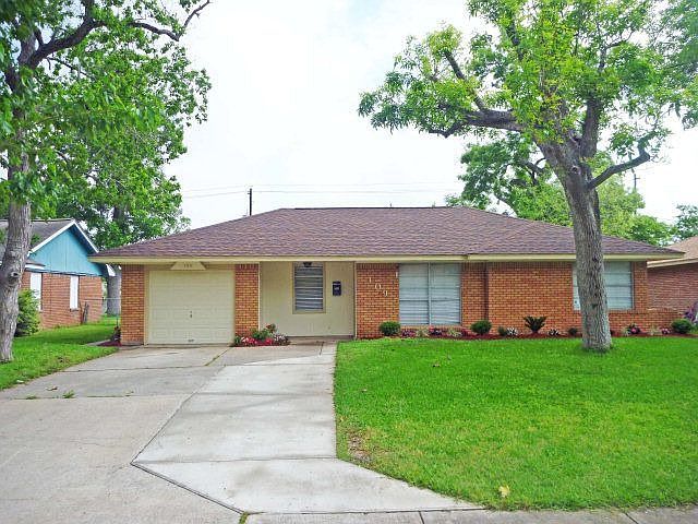 1st image of 109 Mimosa St
