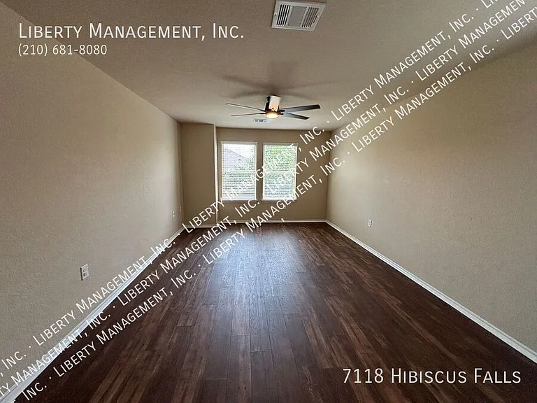 7118 Hibiscus Fls — Photo 15
