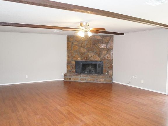 3rd image of 1454 Paradise Ln