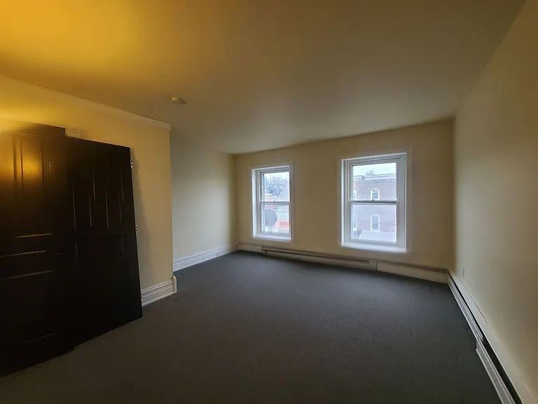 323 N Franklin St — Photo 13