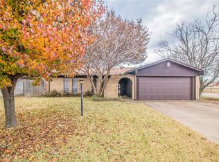 341 Beatty Dr, Grand Prairie, TX 75052