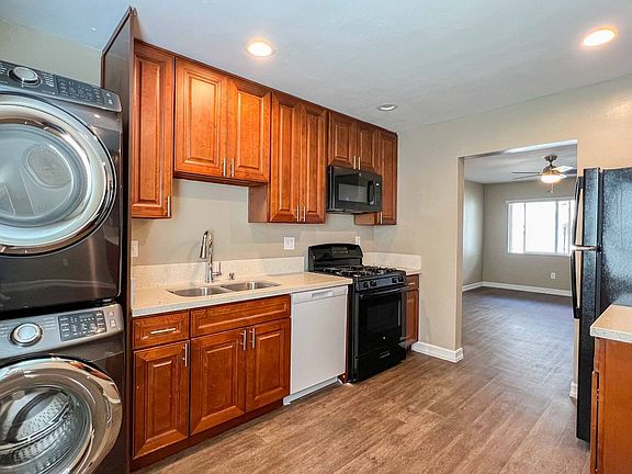 5th image of 4233 Euclid Ave #4241-1/2