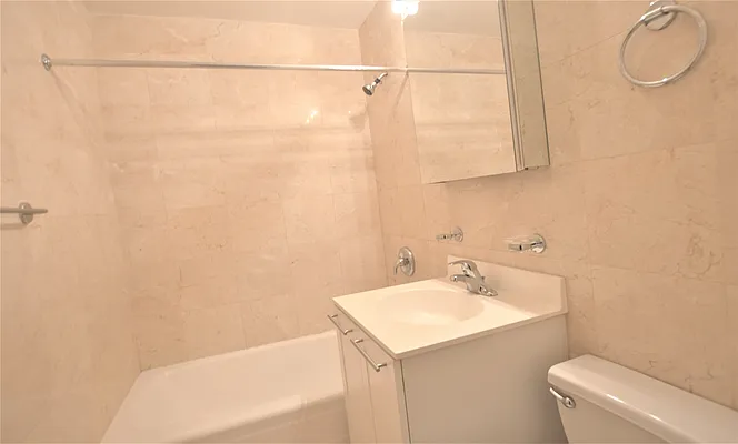 Rented by Manhattan Realty Group | media 11