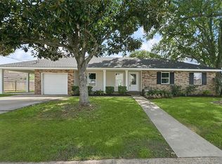 301 River Point Dr, Destrehan, LA 70047